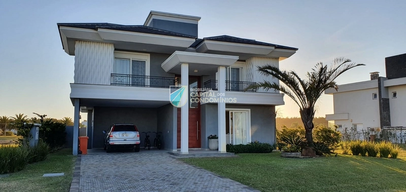 Sobrado em condomínio beira mar