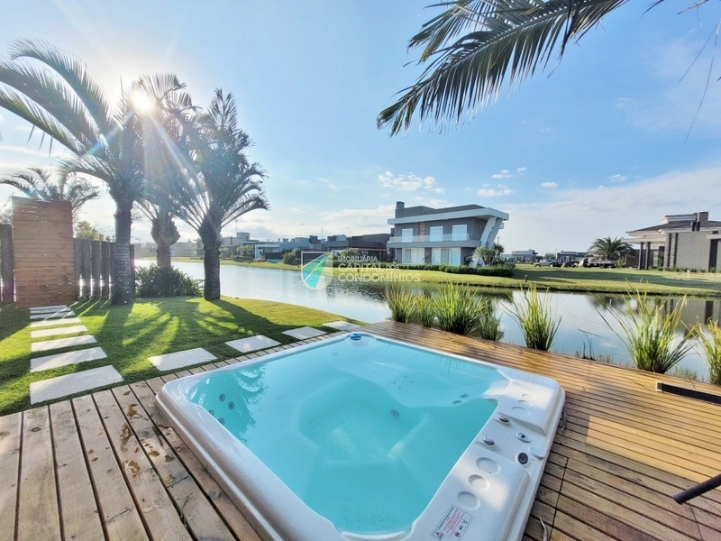 Casa térrea beira lago: 1ª foto da galeria de imagens do imóvel