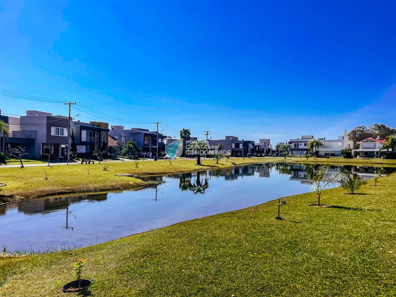 Casa em frente ao lago: 30ª foto da galeria de imagens do imóvel