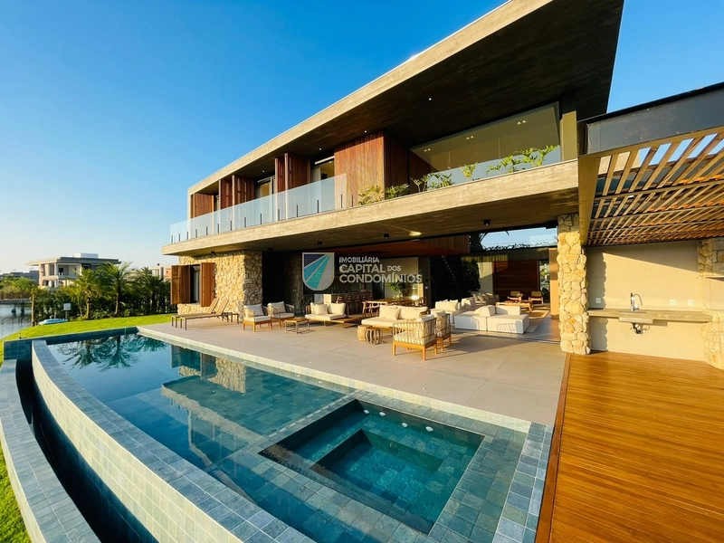 Sobrado no Condomínio Sense em Xangri-lá.