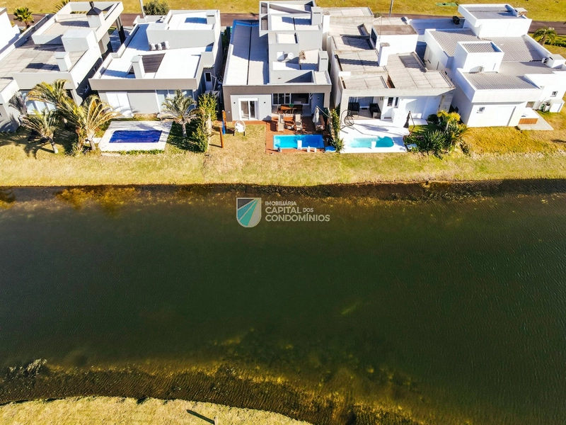 Casa 4 suítes beira lago: 61ª foto da galeria de imagens do imóvel