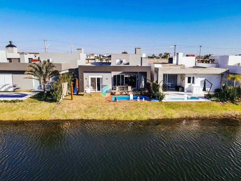 Casa 4 suítes beira lago: 65ª foto da galeria de imagens do imóvel