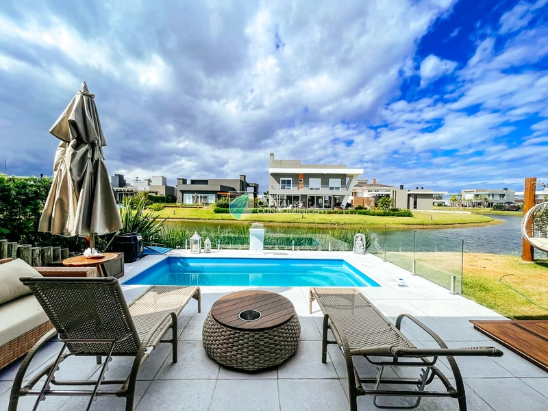 Casa 4 suítes beira lago: 20ª foto da galeria de imagens do imóvel