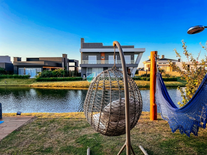 Casa 4 suítes beira lago: 32ª foto da galeria de imagens do imóvel