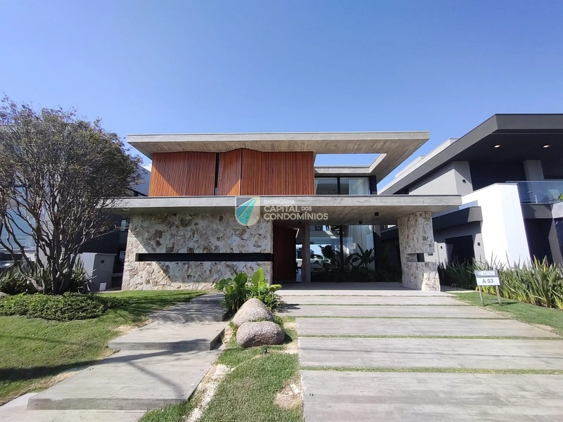 Sobrado beira lago no Condomínio Sense em Xangri-lá