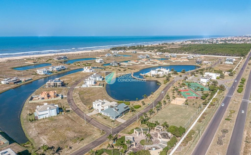 Lote em condomínio beira mar: 1ª foto da galeria de imagens do imóvel