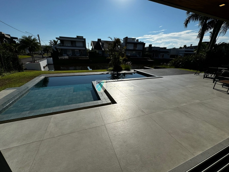 Sobrado esquina beira lago: 13ª foto da galeria de imagens do imóvel