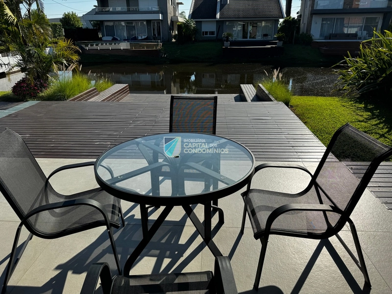 Sobrado esquina beira lago: 17ª foto da galeria de imagens do imóvel