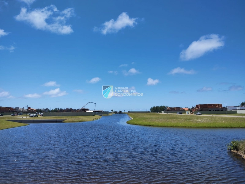 Terreno beira lago: 3ª foto da galeria de imagens do imóvel