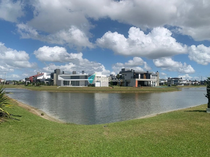 Terreno beira lago no Riviera: 1ª foto da galeria de imagens do imóvel