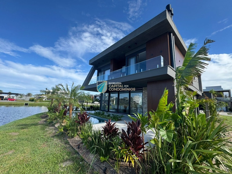 Lindo sobrado beira lago: 3ª foto da galeria de imagens do imóvel