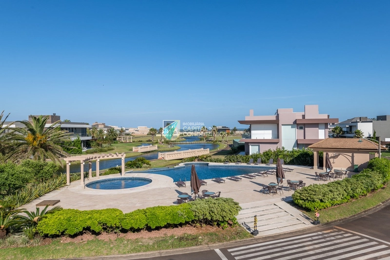 Terreno com fundos para o lago no condomínio Playa Vista: 1ª foto da galeria de imagens do imóvel