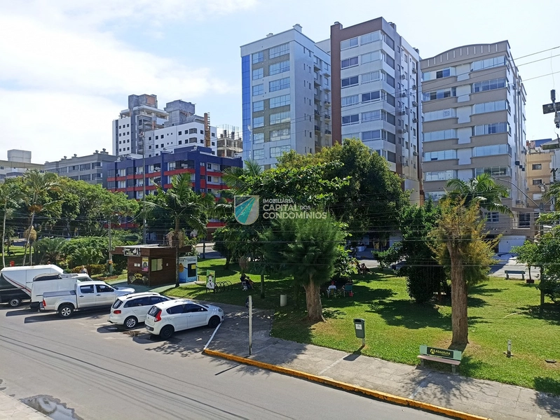 Frente para Praça Flávio Boianovski: 19ª foto da galeria de imagens do imóvel