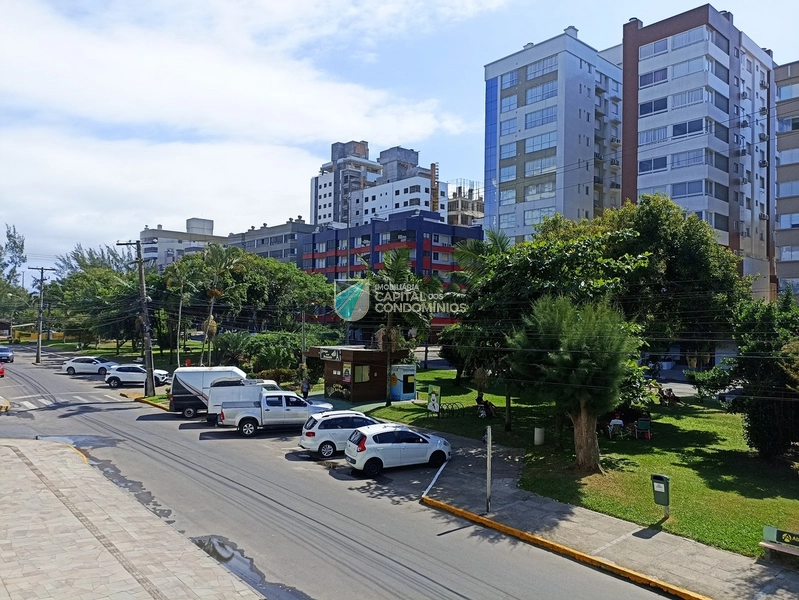 Frente para Praça Flávio Boianovski: 1ª foto da galeria de imagens do imóvel