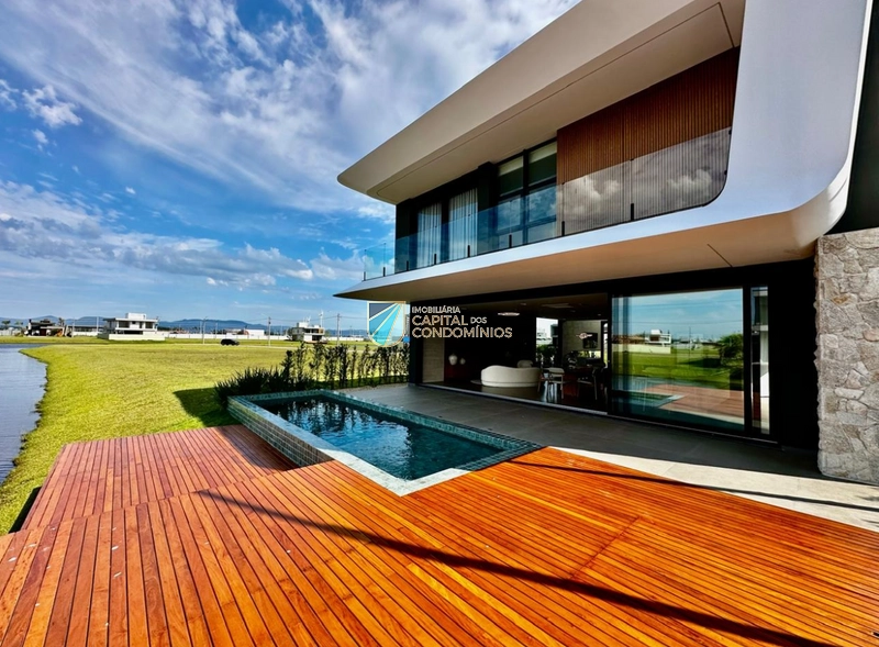 Sobrado beira lago no Condomínio Amare Home Resort