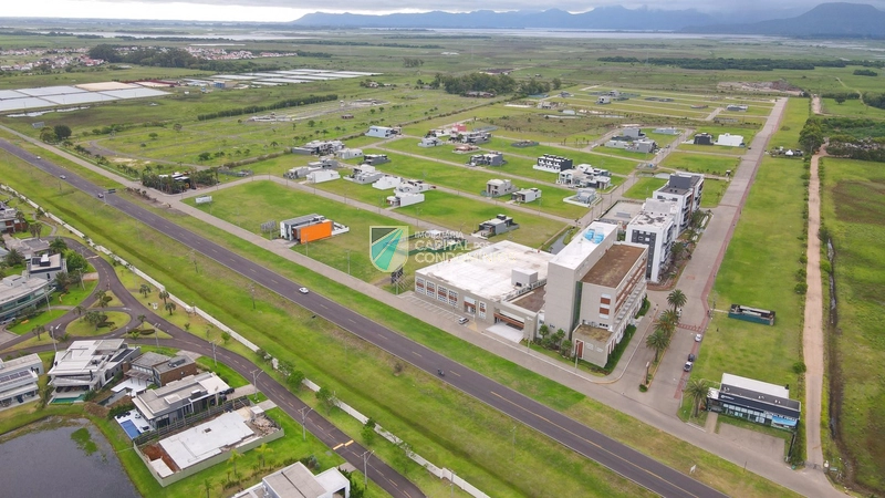 Terreno frente leste pronto para construir no Santorini: 1ª foto da galeria de imagens do imóvel