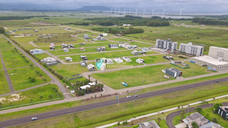Terreno frente leste pronto para construir no Santorini: 3ª foto da galeria de imagens do imóvel