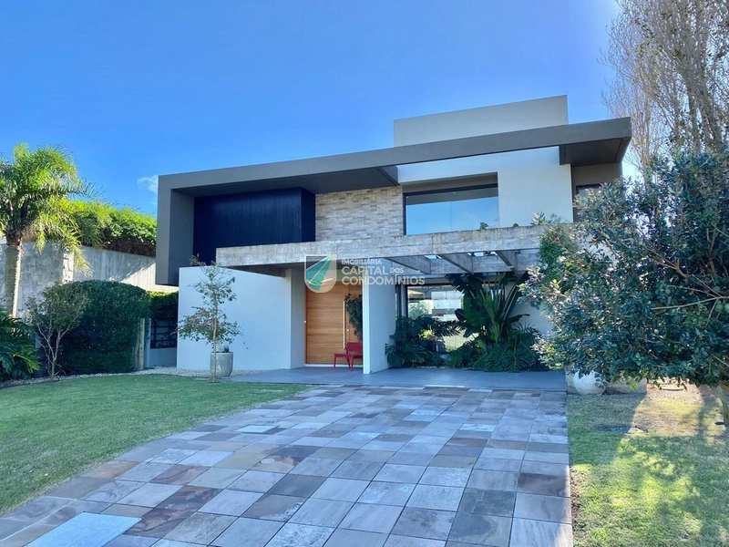 Sobrado no Condomínio Villaggio: 1ª foto da galeria de imagens do imóvel