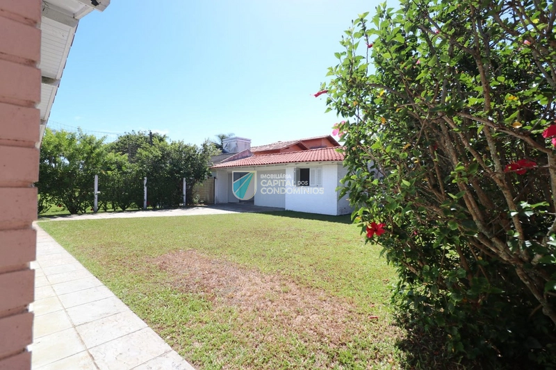 Casa térrea em Atlântida: 3ª foto da galeria de imagens do imóvel