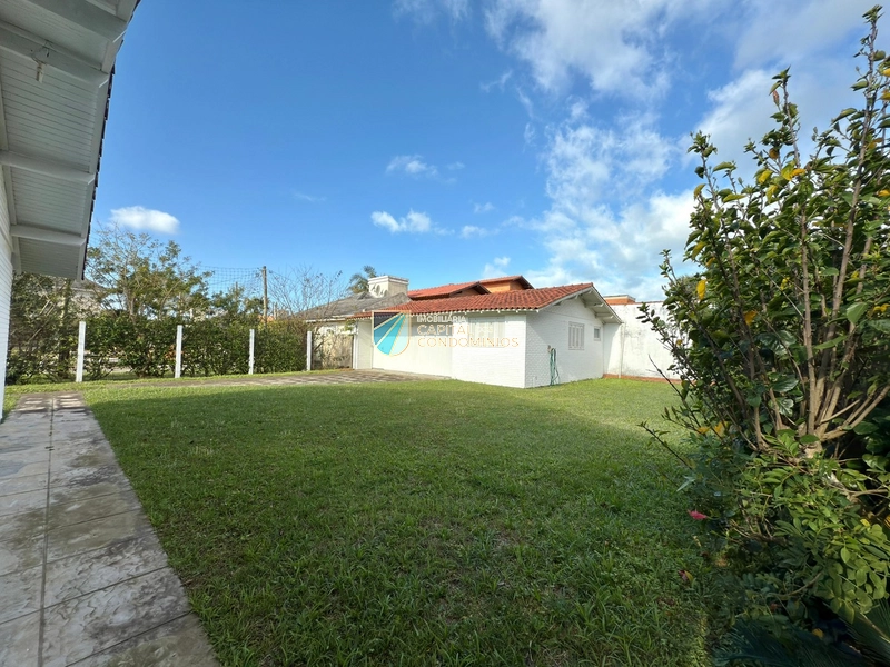 Casa térrea em Atlântida: 3ª foto da galeria de imagens do imóvel