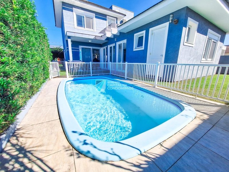 Sobrado mobiliado e com piscina no condomínio Sea Coast