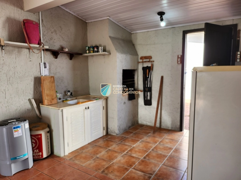 Casa com piscina: 18ª foto da galeria de imagens do imóvel