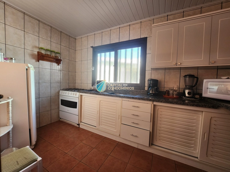 Casa com piscina: 12ª foto da galeria de imagens do imóvel