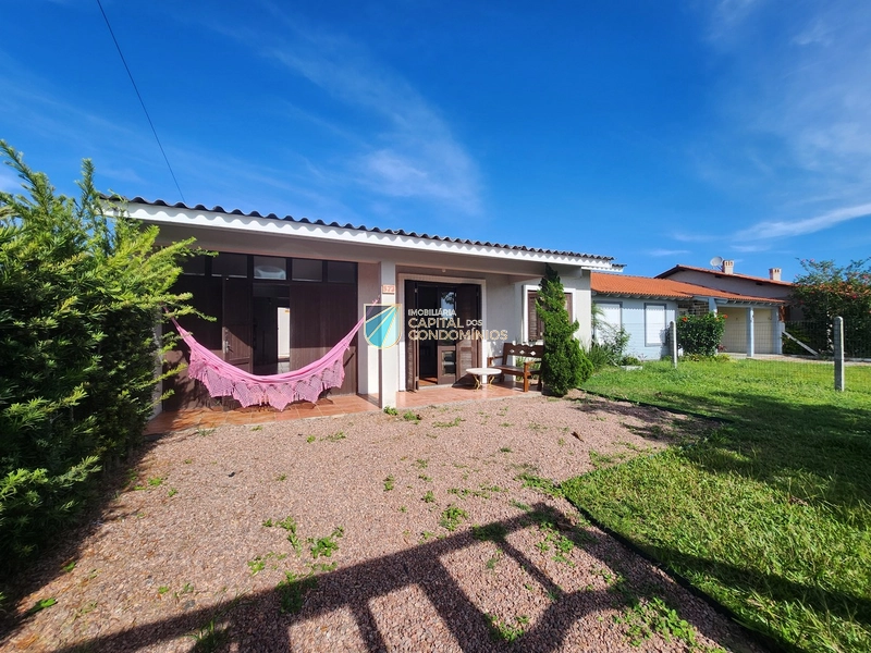 Casa com piscina: 3ª foto da galeria de imagens do imóvel