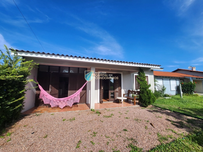 Casa com piscina: 2ª foto da galeria de imagens do imóvel