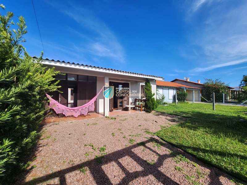 Casa com piscina: 1ª foto da galeria de imagens do imóvel