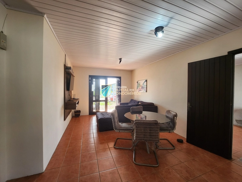 Casa com piscina: 8ª foto da galeria de imagens do imóvel