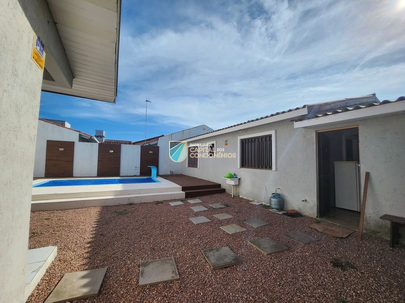 Casa com piscina: 19ª foto da galeria de imagens do imóvel