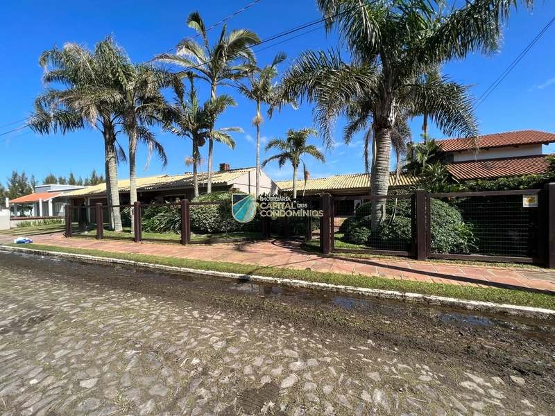 Casa junto à Atlântida: 3ª foto da galeria de imagens do imóvel