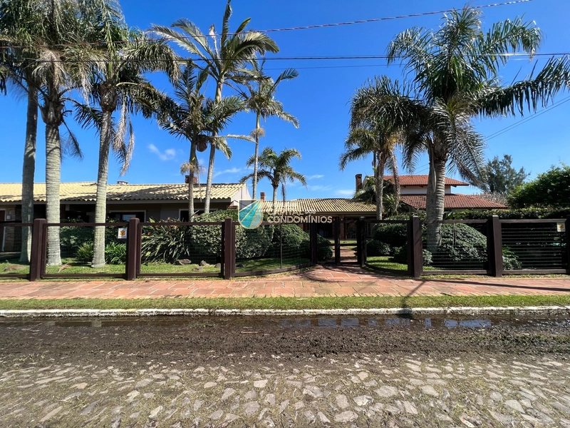 Casa junto à Atlântida: 2ª foto da galeria de imagens do imóvel