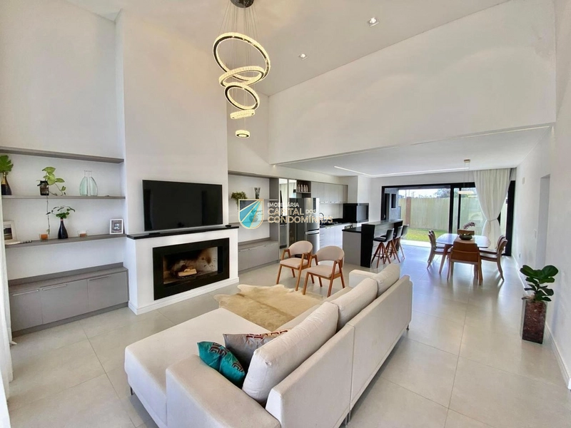 Casa no Riviera: 2ª foto da galeria de imagens do imóvel