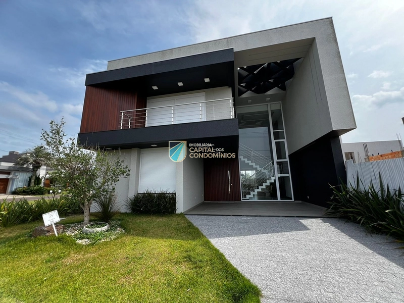 Sobrado frente ao lago