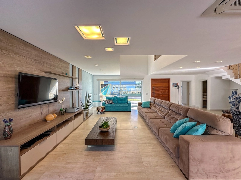 Sobrado em condomínio beira mar: 4ª foto da galeria de imagens do imóvel