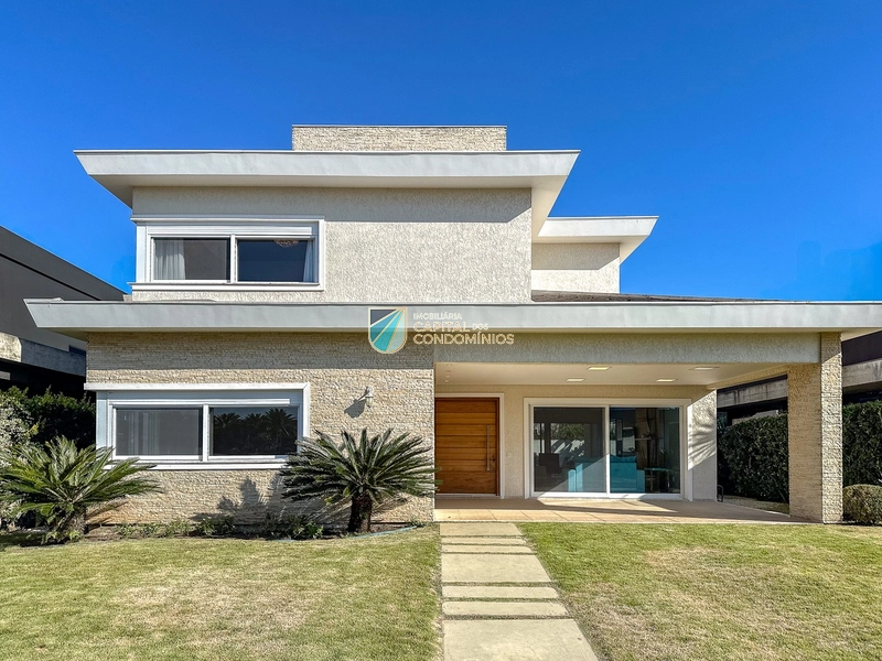 Sobrado em condomínio beira mar