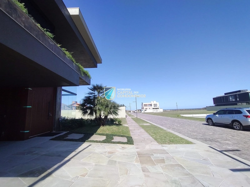 Sobrado mobiliado à beira mar em Xangri-lá.: 3ª foto da galeria de imagens do imóvel