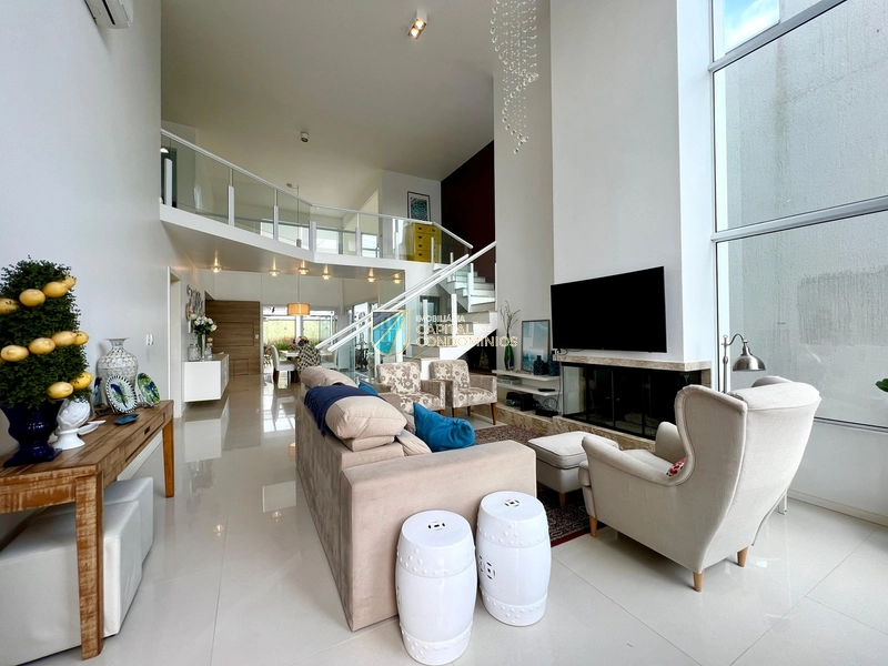 Sobrado frente ao clube: 3ª foto da galeria de imagens do imóvel