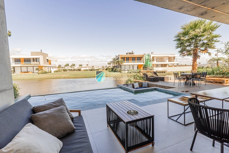 Sobrado beira lago no Condomínio Sense em Xangri-lá.: 17ª foto da galeria de imagens do imóvel