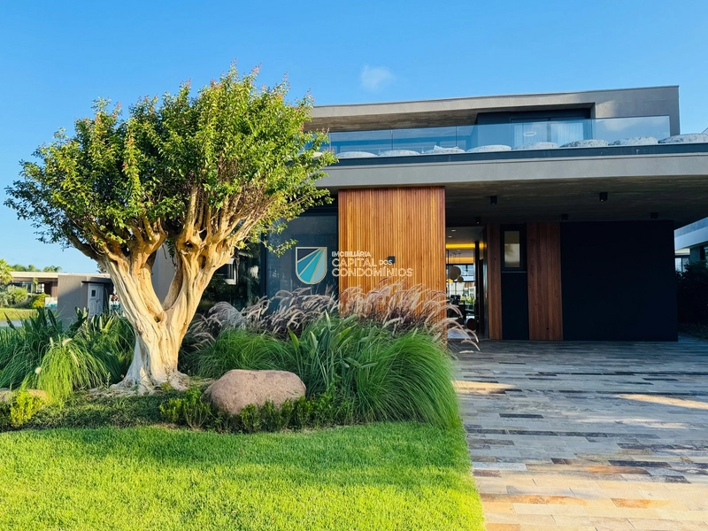 Sobrado beira lago no Condomínio Sense em Xangri-lá