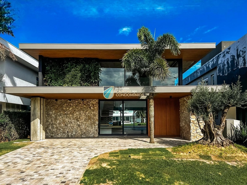 Sobrado novo no Enseada: 1ª foto da galeria de imagens do imóvel