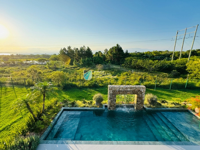 Sobrado com vista para a Lagoa dos Quadros no Condomínio Capão Ilhas: 32ª foto da galeria de imagens do imóvel