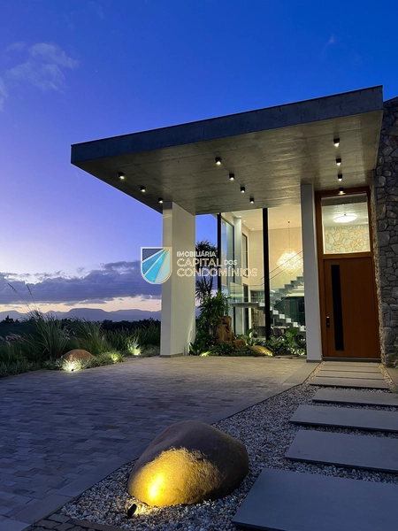 Sobrado com vista para a Lagoa dos Quadros no Condomínio Capão Ilhas: 2ª foto da galeria de imagens do imóvel