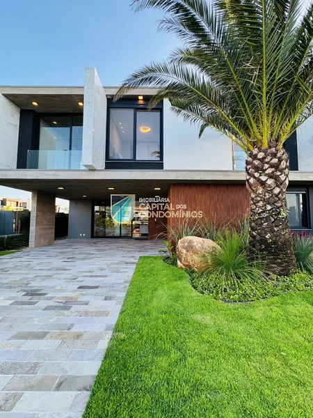 Belo sobrado beira lago no Condomínio Sense em Xangri-lá: 2ª foto da galeria de imagens do imóvel