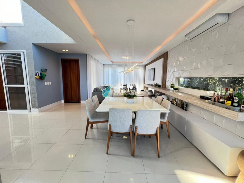 Sobrado com piscina: 27ª foto da galeria de imagens do imóvel