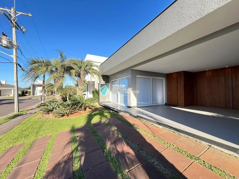 Sobrado com piscina: 45ª foto da galeria de imagens do imóvel