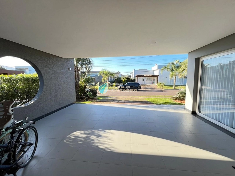 Sobrado com piscina: 2ª foto da galeria de imagens do imóvel