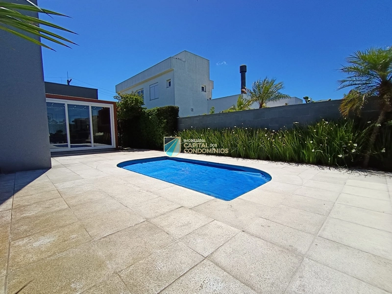 Sobrado com piscina: 7ª foto da galeria de imagens do imóvel